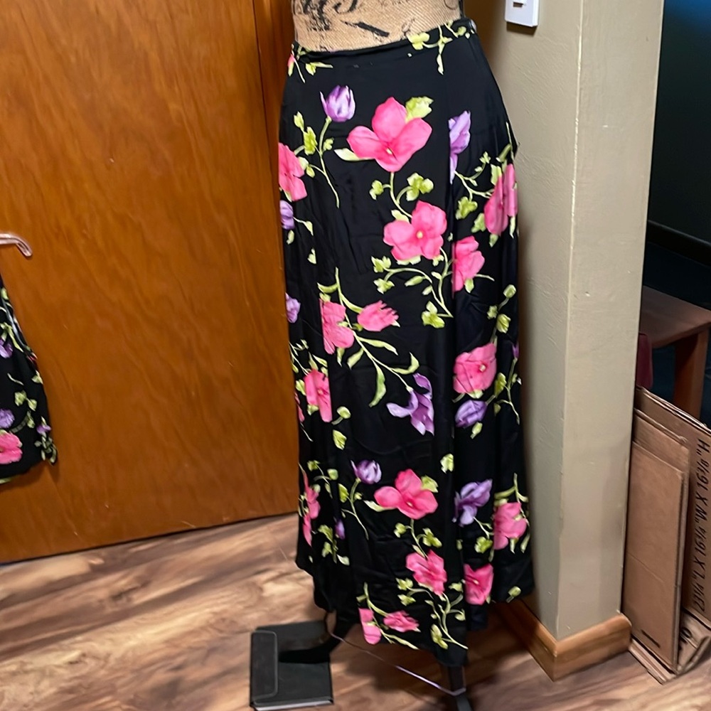 Key Lime Pie Black and Pink Floral Skirt Size Medium